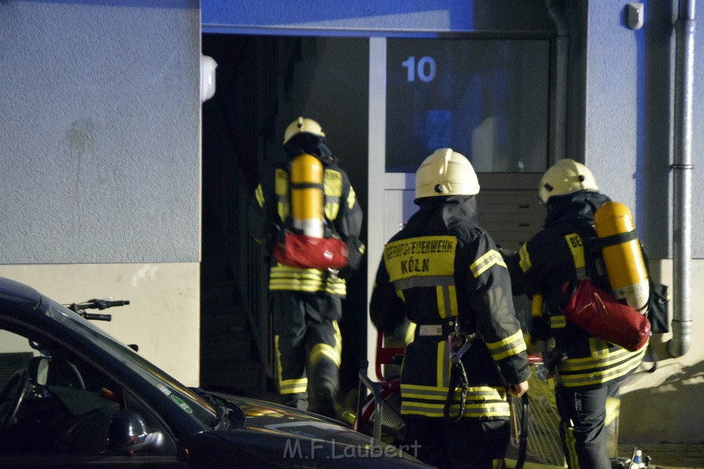 Feuer 2 Y Kellerbrand Koeln Ostheim Ruppinerstr P091.JPG - Miklos Laubert